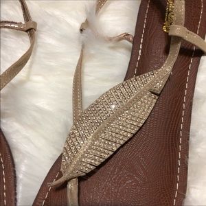 Carlos Santana Rhinestone Feather Design Sandals